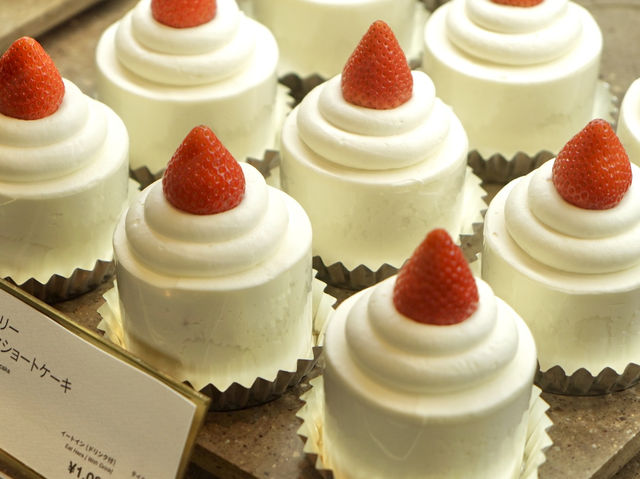 Delicious Deli & Cakes at Pariya in Nihombashi Takashimaya