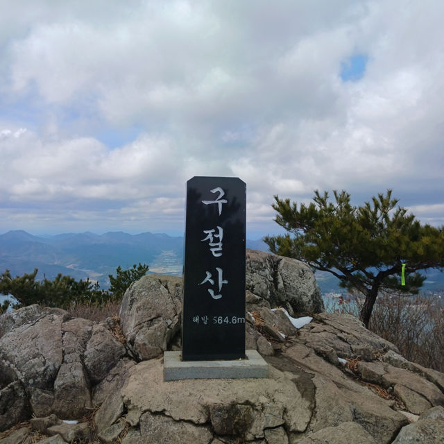 "구절산, 폭포와 흔들바위 속 전설을 걷다 🌊🪶"