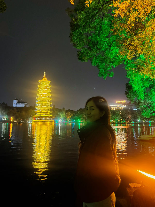 เจดีย์เงินและเจดีย์ทอง(Sun and Moon Pagodas, 日月双塔)