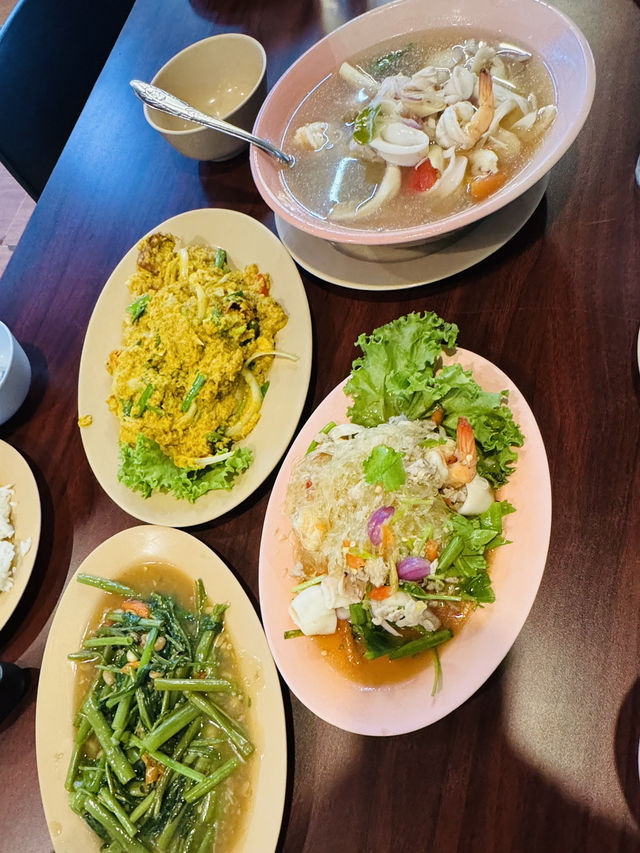ข้าวต้มบ่าววี พัทลุง – มื้อค่ำเรียบง่าย อิ่มอร่อย