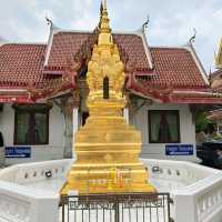 มาทำบุญสรงน้ำขอพร ที่วัดหนังราชวรวิหาร  เขตจอมทอง