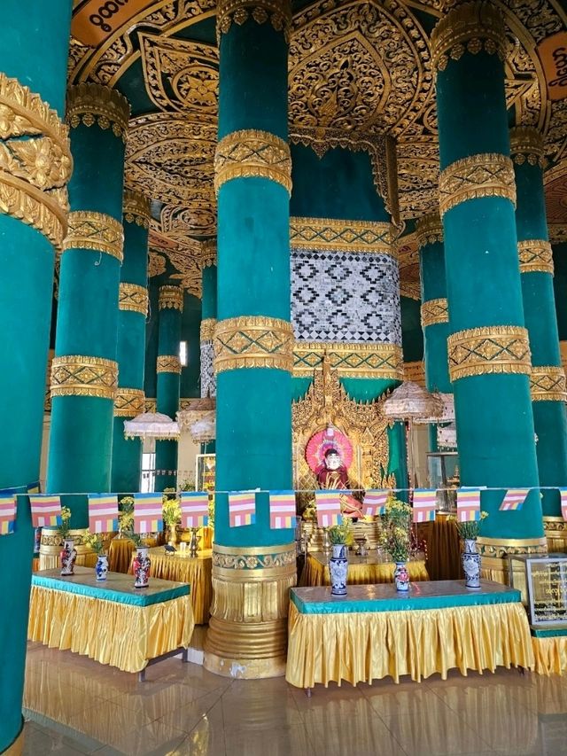 วัดพระเขี้ยวแก้ว ในเมืองเมียวดี ประเทศพม่า