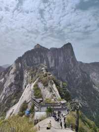徒步走華山群峰，西峰索道下山