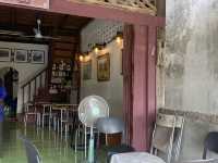 ยี สโลว์ บาร์ คาเฟ่ยี่งอ