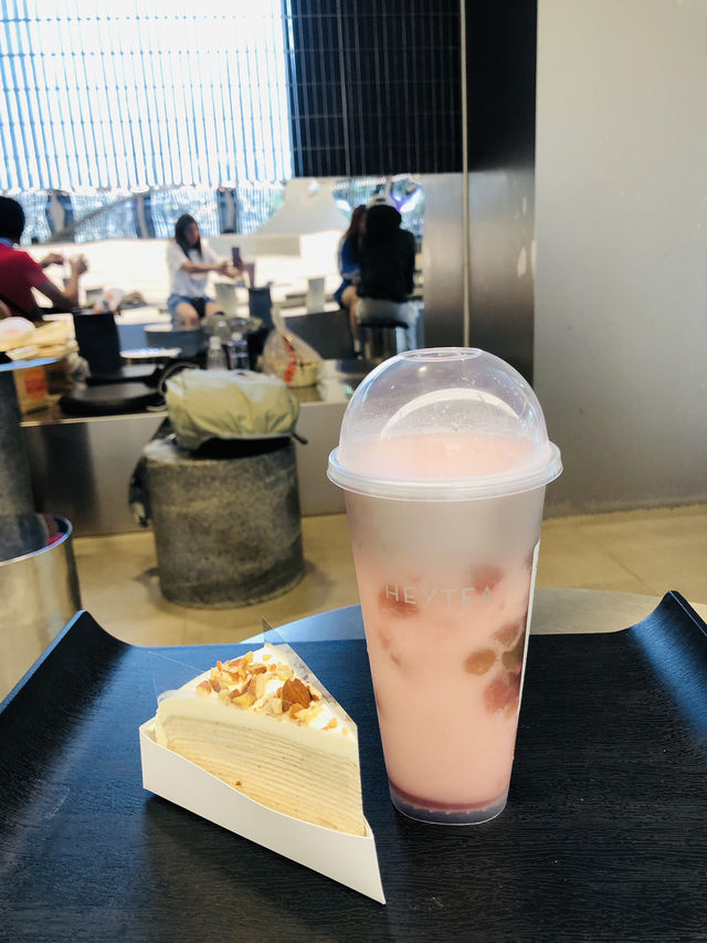 一間很舒適，兩層高的喜茶旗艦店🥳🥳🥳