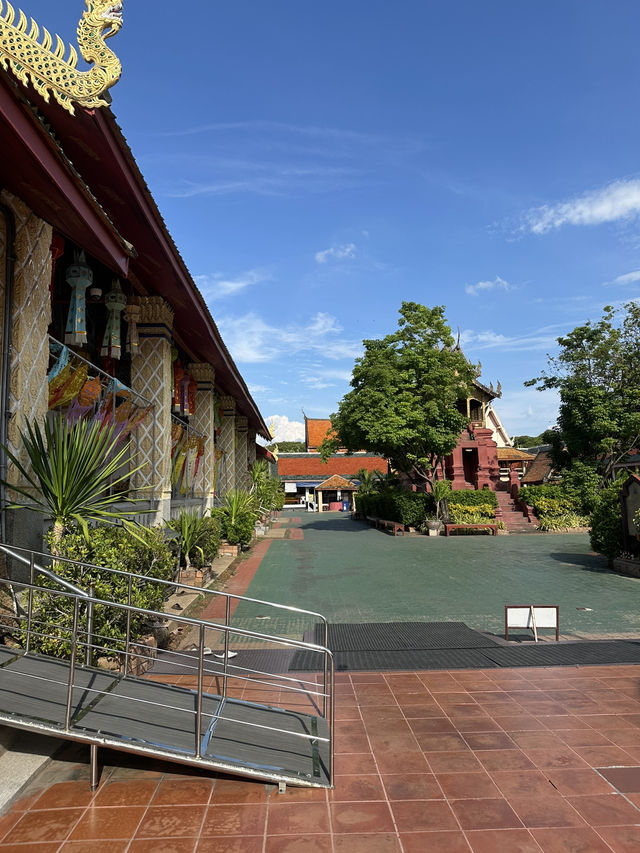 แวะขอพรที่วัดพระธาตุหริภุญชัย วรมหาวิหาร