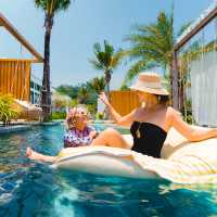 ที่พักสวยใกล้สนามบินภูเก็ต สระว่ายน้ำล้อมรอบ