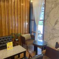 Daisy Cafe คาเฟ่ติดริมถนน บรรยากาศดี 