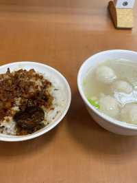 【黃記魯肉飯|台北・ローカルグルメ】  “映えより、味。” 台湾ローカルが愛する魯肉飯のど真ん中。