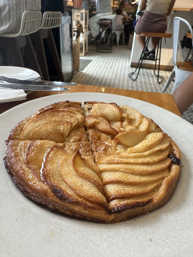 坪洲嘆隱世cafe自家製Apple crumble cheesecake 🍰