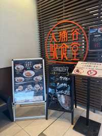  大涌谷駅の食堂で名物カレーと地ビールを堪能！