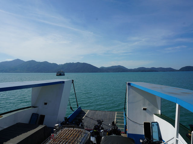 เรือเฟอร์รี่ไปเกาะช้าง ท่าเรืออ่าวธรรมชาติ