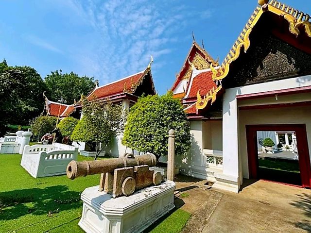 วัดหงส์รัตนารามราชวรวิหาร วัดเก่าย่านฝั่งธน