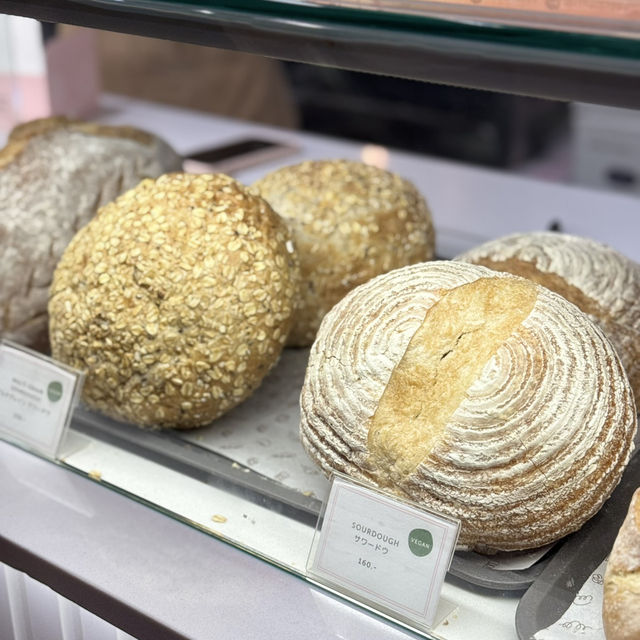 🥯 หอม นุ่ม ละลายใจ! “ชิโอปัง” ร้าน Crumbs