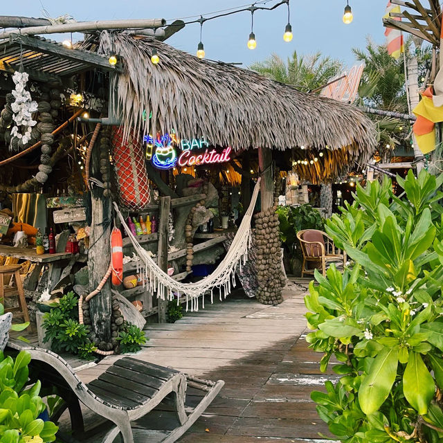 Laguna Cafe Bangsaen (ลากูน่า คาเฟ่ บางแสน)