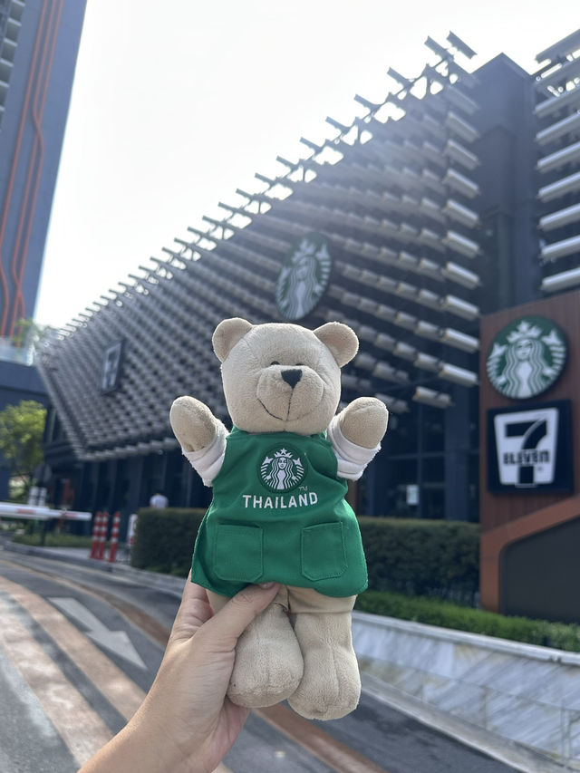 バンコク🇹🇭セブンイレブンが一体となった映えるスタバ☕️