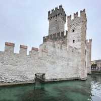 🏰 *"The Scaligero Castle: A Fairytale Fortress on Lake Garda" 🌊⚔️
