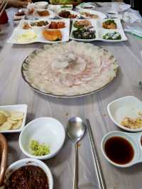 [강원도 아야진해수욕장] 아야진횟집 – 신선한 대게와 회로 즐긴 특별한 만찬