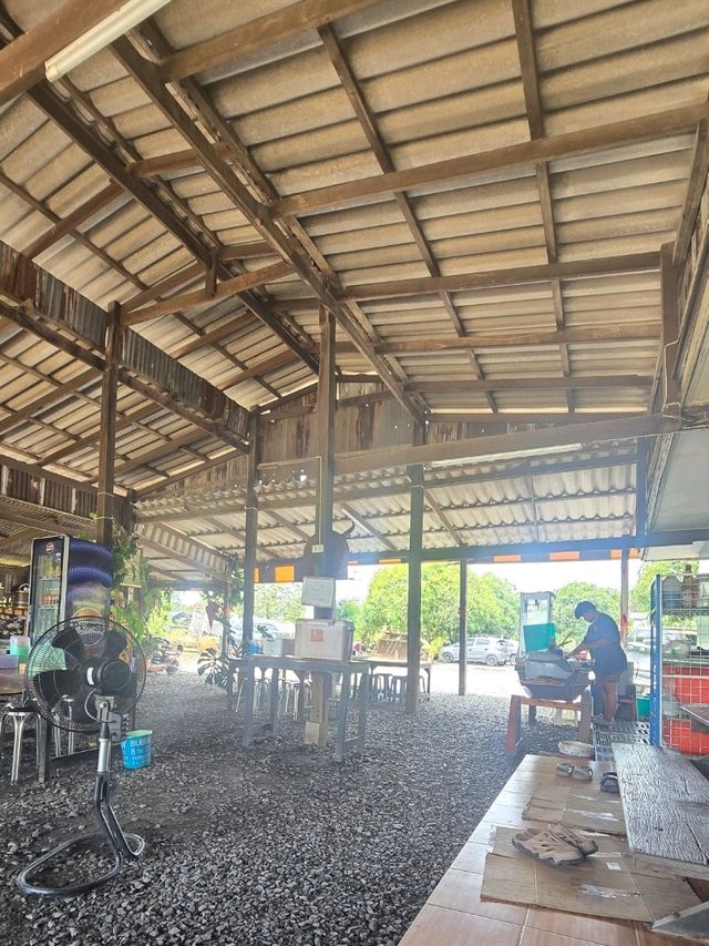 ก๋วยเตี๋ยวเรือ โรงสี ร้านเล็กๆ ริมแม่น้ำเจ้าพระยา