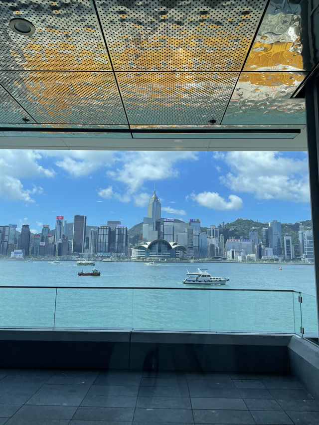 Museum of Art & scenic views of Hong Kong skyline
