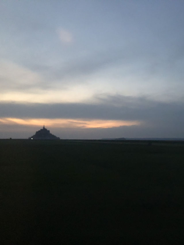 🌅 노을 속에 물든 몽생미셸