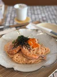 More style than substance at pricey cafe