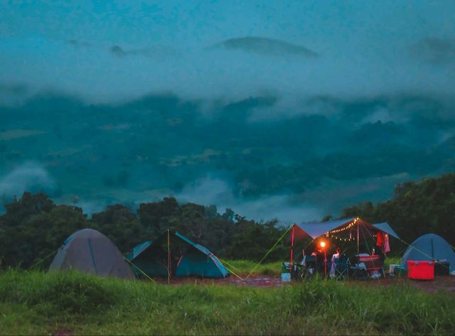 🌧️⛺️ ไร่ฝนเทียม – กางเต็นท์หน้าฝน