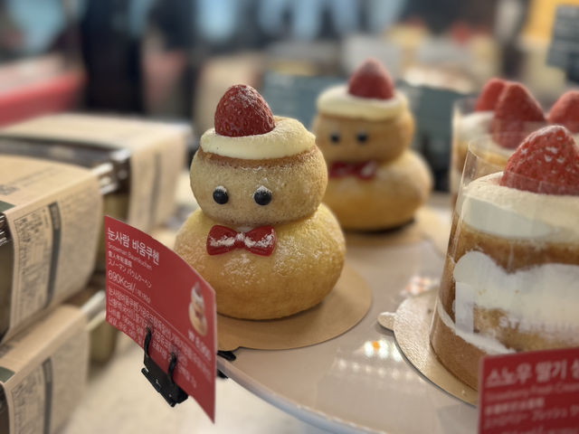 ☕️ A Floating Christmas Coffee: Holiday Magic at Seoul Wave Starbucks