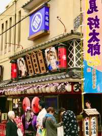 【東京　浅草寺と伝法院庭園、にぎわう寺町を歩く】