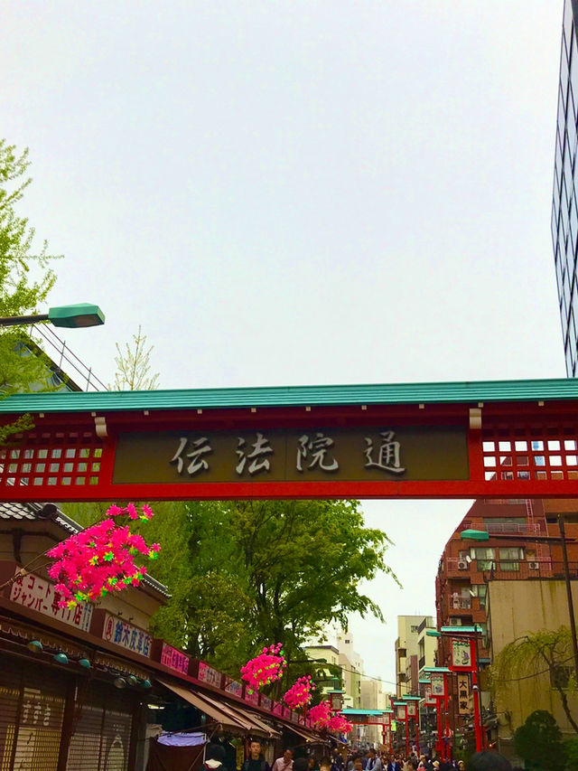 【東京　浅草寺と伝法院庭園、にぎわう寺町を歩く】