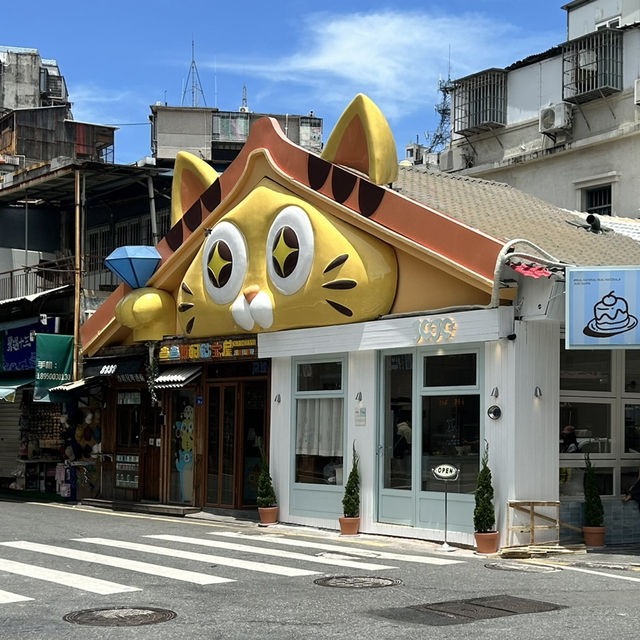 🌈 Shapowei Art Zone: Where Xiamen’s Fishing Past Meets Hipster Creativity!