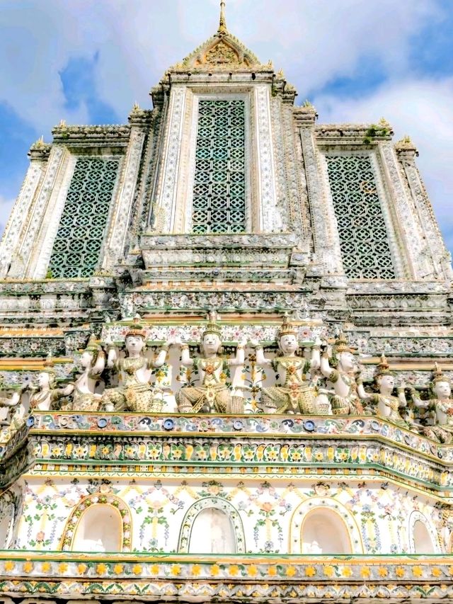 A Peaceful Morning at the Temple of Dawn (Wat Arun)