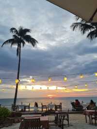 นอนชิวริมน้ำที่ Santhiya tree resort 