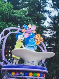迪士尼樂園20週年，奇妙派對正式開始！ ‌ 換上最搶眼的派對造型，加入最喜愛的迪士尼朋友 參加最奇妙的派對！ 由樂園到酒店，由日到夜玩不停！  派對焦點 1 迪士尼好友Live：城堡派對 ‌ 米奇與好