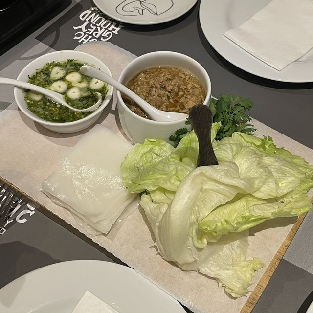 🐾 Greyhound Café: ร้านอาหารฟิวชั่นสไตล์ชิค