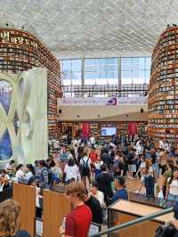 金燦燦的閱讀星河，首爾COEX星空圖書館。