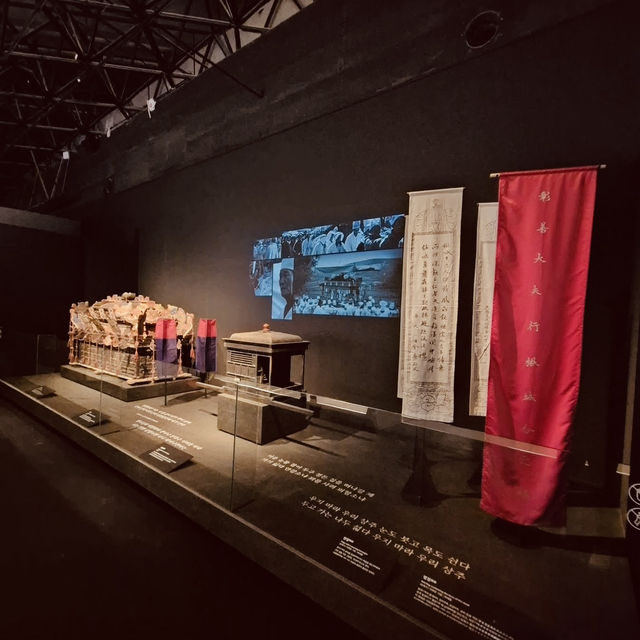 Solo Time Travel at the National Folk Museum of Korea** 🕰️🏯
