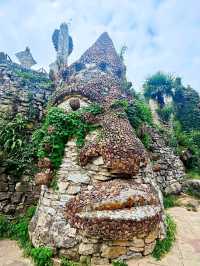 Statues at Yelang Valley