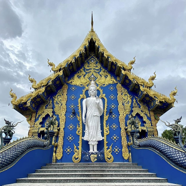 🐉💙 *Wat Rong Suea Ten: The Electric Blue Temple of Chiang Rai* 🏯✨