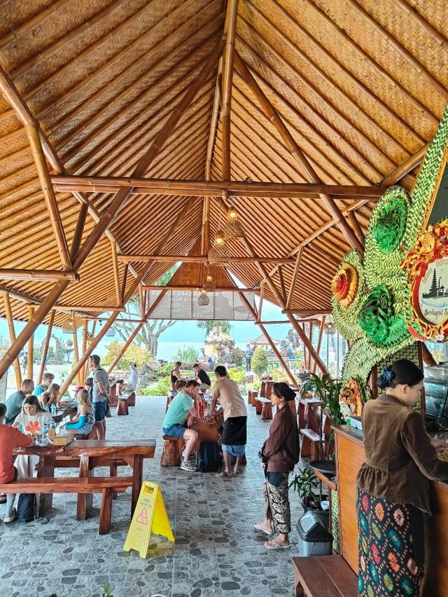  A Quick Bite with a View: Fusion Café at Beratan Lake