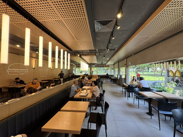 🍳 McDonald’s at West Coast Park – Easy Breakfast After a Morning Walk