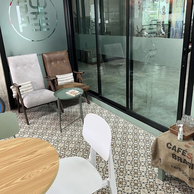 バンコクの静かなエリアにある喫茶店のようなカフェ🇹🇭