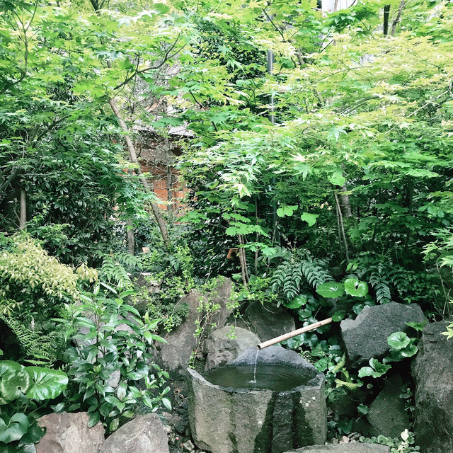 ⛩️日本橋: ビジネス街のまんなか当たる神社として知られる福徳神社芽吹稲荷 へ ⛩️日本橋: ビジネス街のまんなか当たる神社として知られる福徳神社芽吹稲荷 へ