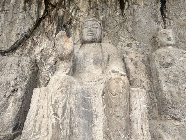 🪨 Longmen Grottoes — Easy Day Trip for International Travelers