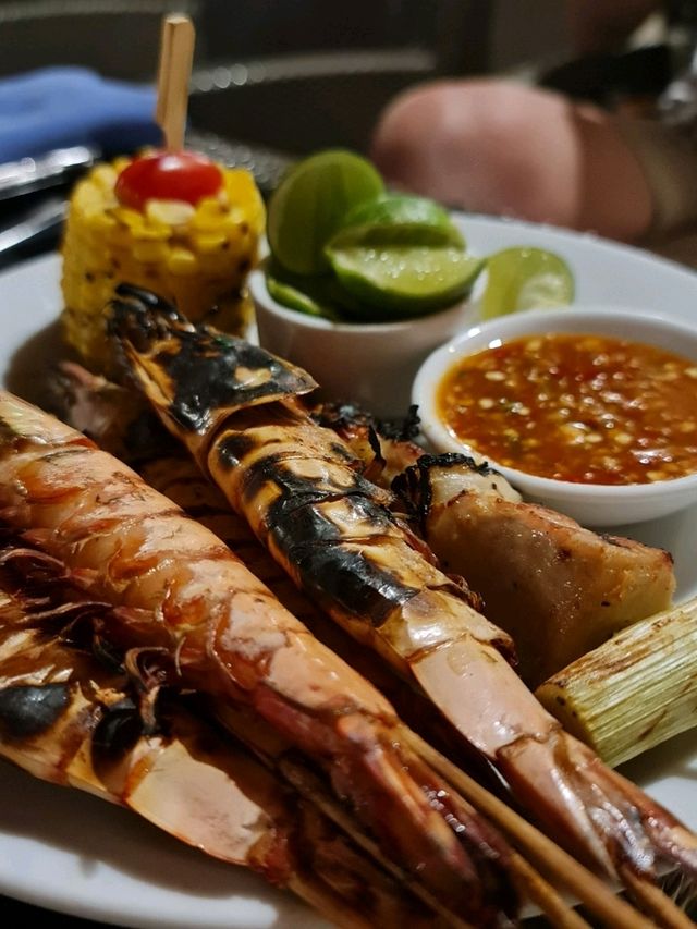 มาดูโชว์ควงกระบองไฟที่ภูเก็ต