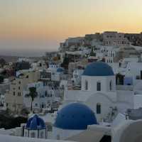 🌅 Oia, Santorini – Sunset Dreams on the Cliffside