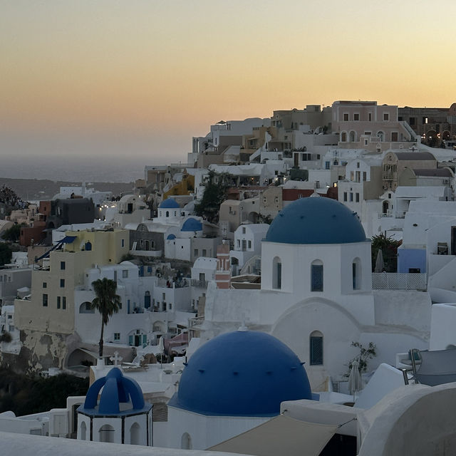 🌅 Oia, Santorini – Sunset Dreams on the Cliffside