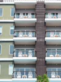 พักผ่อนสบายใจกลางป่าตอง ที่ Andakira Hotel Phuket