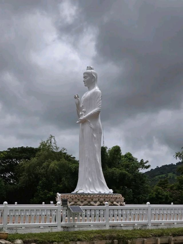 วัดป่าห้วยลาด