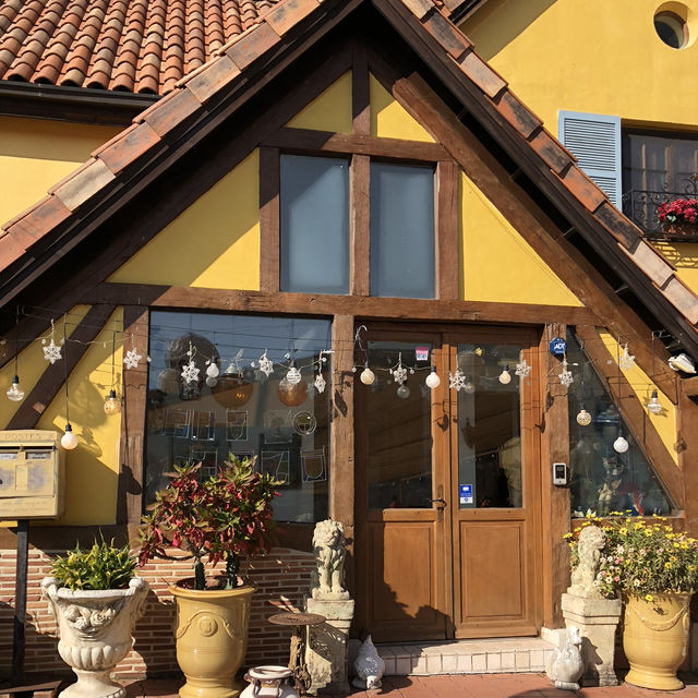 🚌 How to Visit Le Petit France on a Budget (No ITX Needed!) 🚌 How to Visit Le Petit France on a Budget (No ITX Needed!)